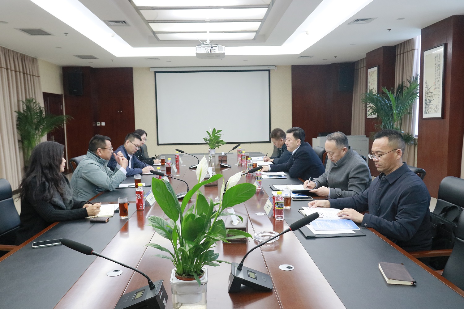 郑州市政府党组成员张霄牧一行调研新天科技