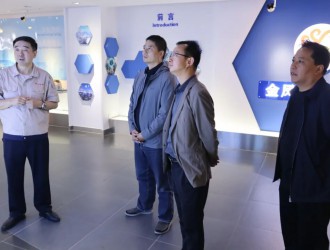 宣恩县政协副主席黄伟一行莅临金凤集团考察调研